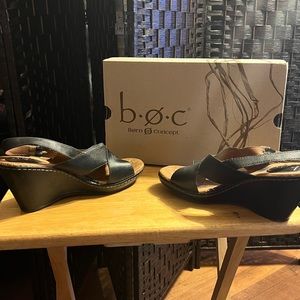 B.O.C Leather Wedge Sandals (Black)